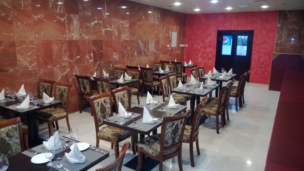 Raynor Hotel Apartments Эль-Фуджайра Экстерьер фото