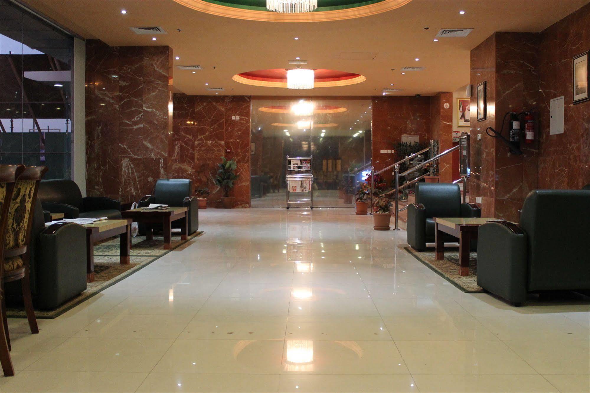 Raynor Hotel Apartments Эль-Фуджайра Экстерьер фото